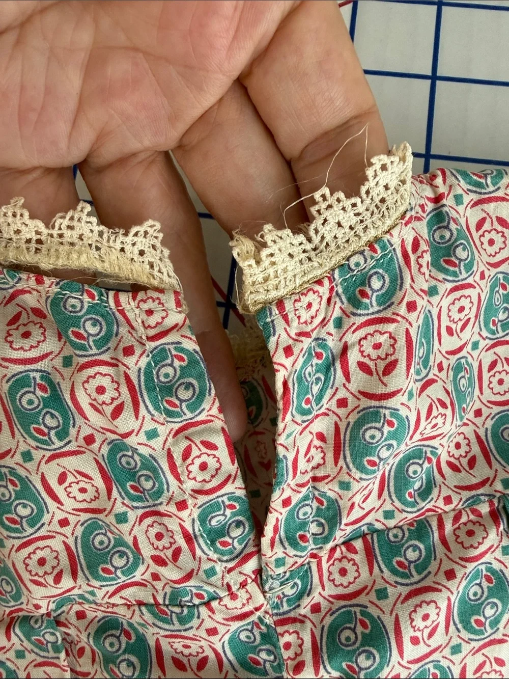 1930s 40s Vintage Cotton Child’s Dress Cutter Fabric Novelty Floral Print